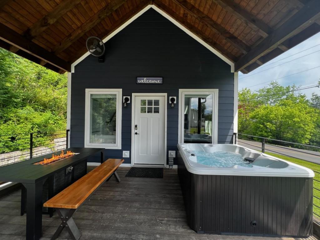 Modern Smoky Mountain Tiny House Apartment Pigeon Forge Bagian luar foto