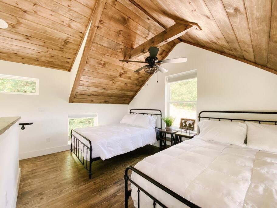 Modern Smoky Mountain Tiny House Apartment Pigeon Forge Bagian luar foto