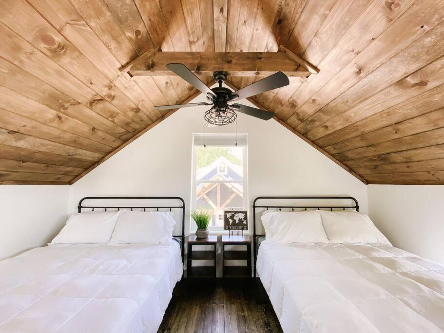 Modern Smoky Mountain Tiny House Apartment Pigeon Forge Bagian luar foto