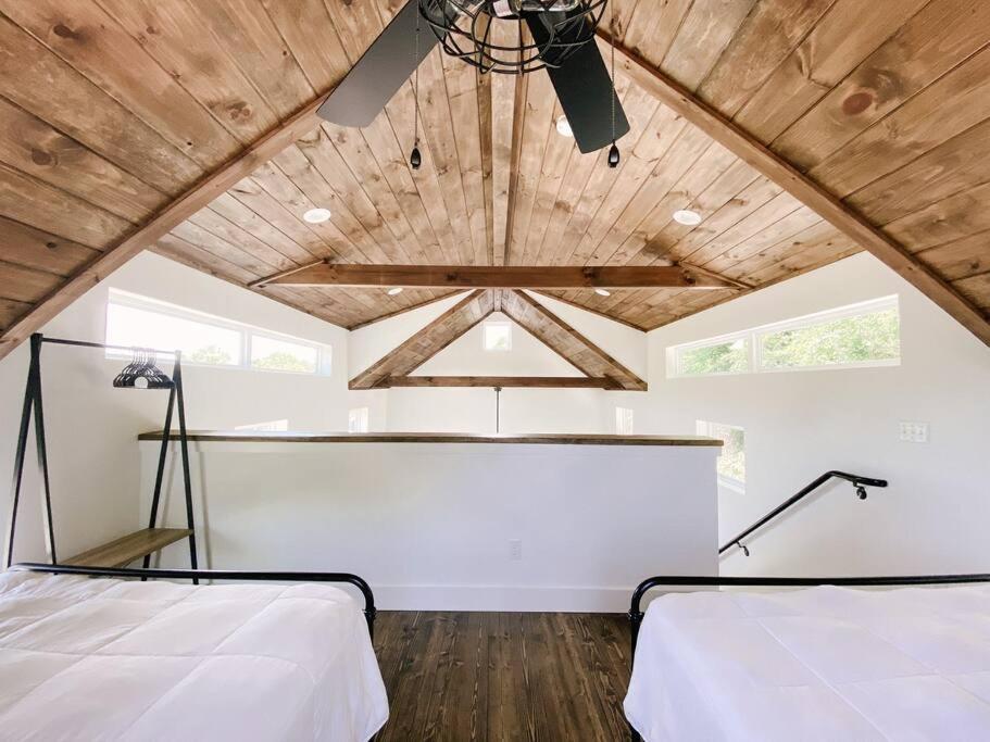 Modern Smoky Mountain Tiny House Apartment Pigeon Forge Bagian luar foto